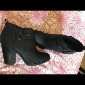 Black ankle booties zip up